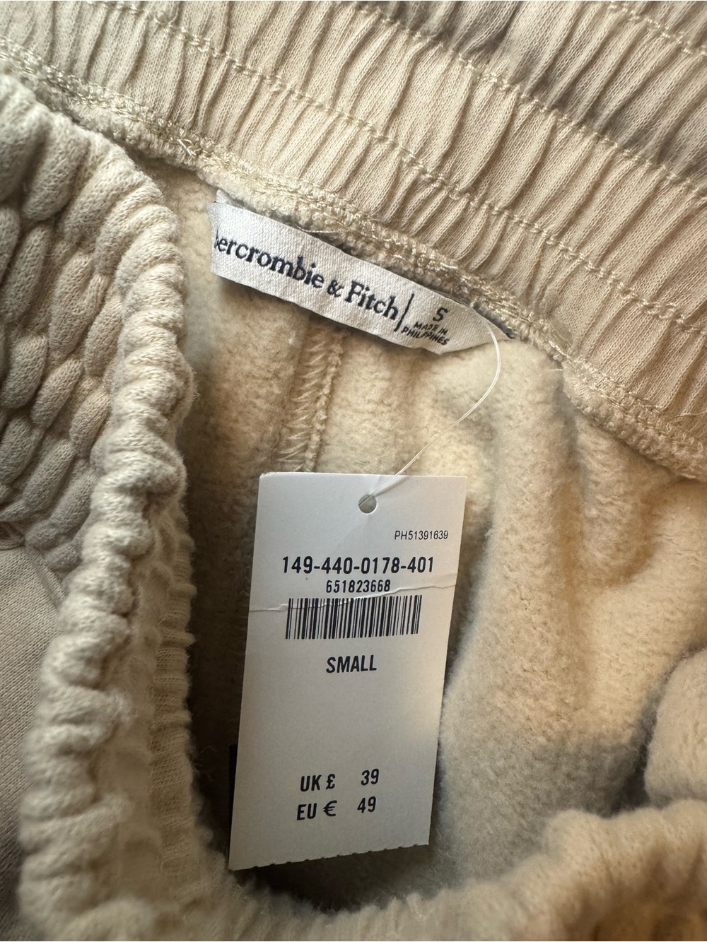 Abercrombie & Fitch Cream Fleece-Lined Shorts NWT - Picture 2 of 4